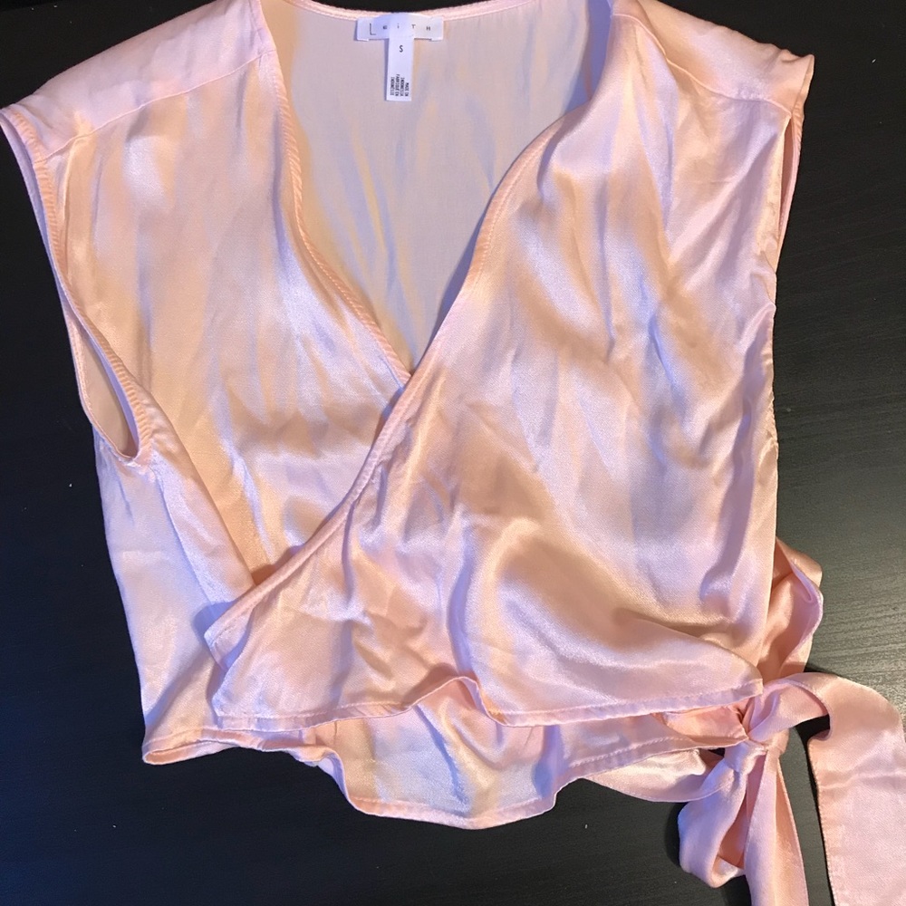 Silky light pink leith tie top